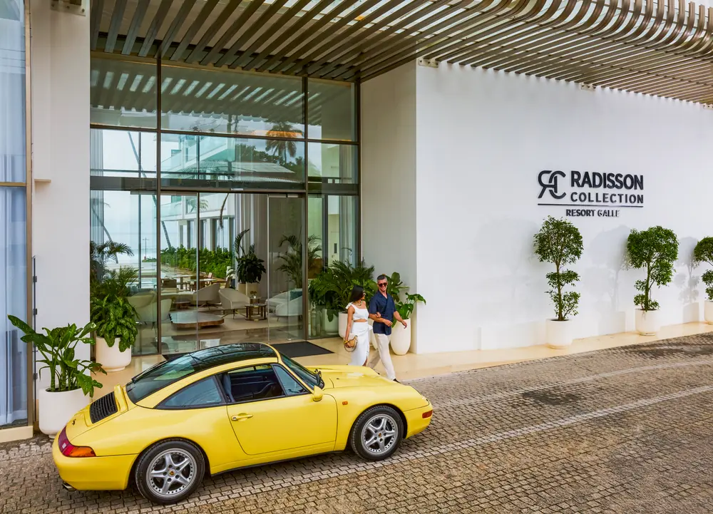 Arrival at the entrance of Radisson Collection Resort & Spa, Galle